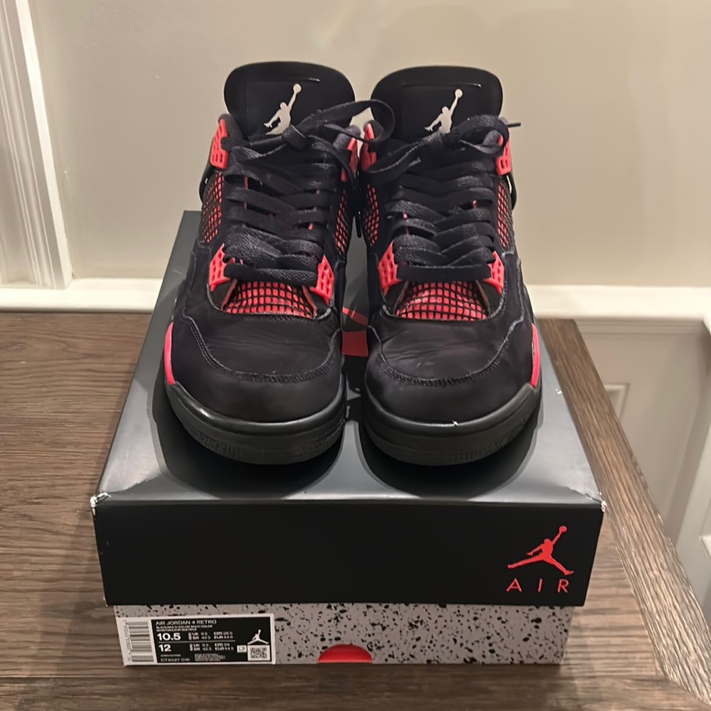Jordan 4 Retro Red Thunder Pre-owned Size 10.5 Authentic
